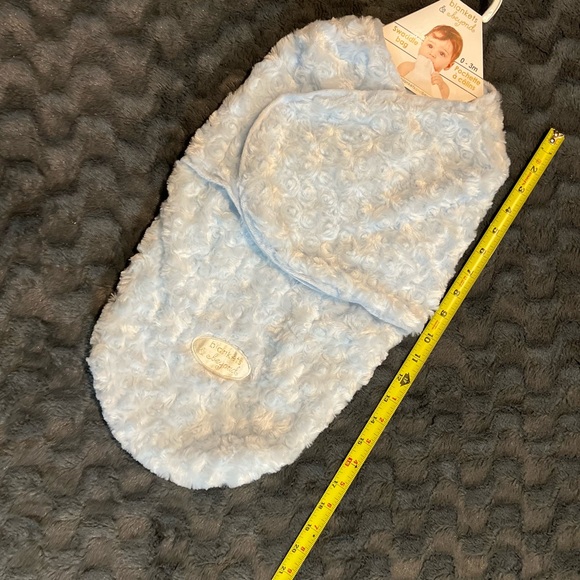 NWT Blankets & Beyond Blue Swaddle Beautiful Baby Blue Color. Perfect for Baby! - Picture 13 of 13
